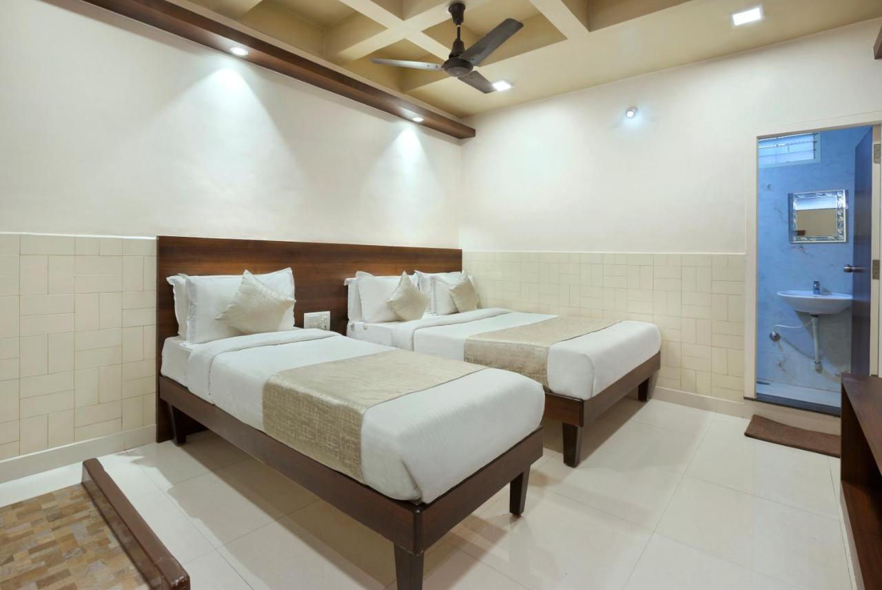 Mannars Deluxe Lodge Mysore Exterior photo