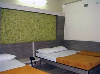 Mannars Deluxe Lodge Mysore Exterior photo